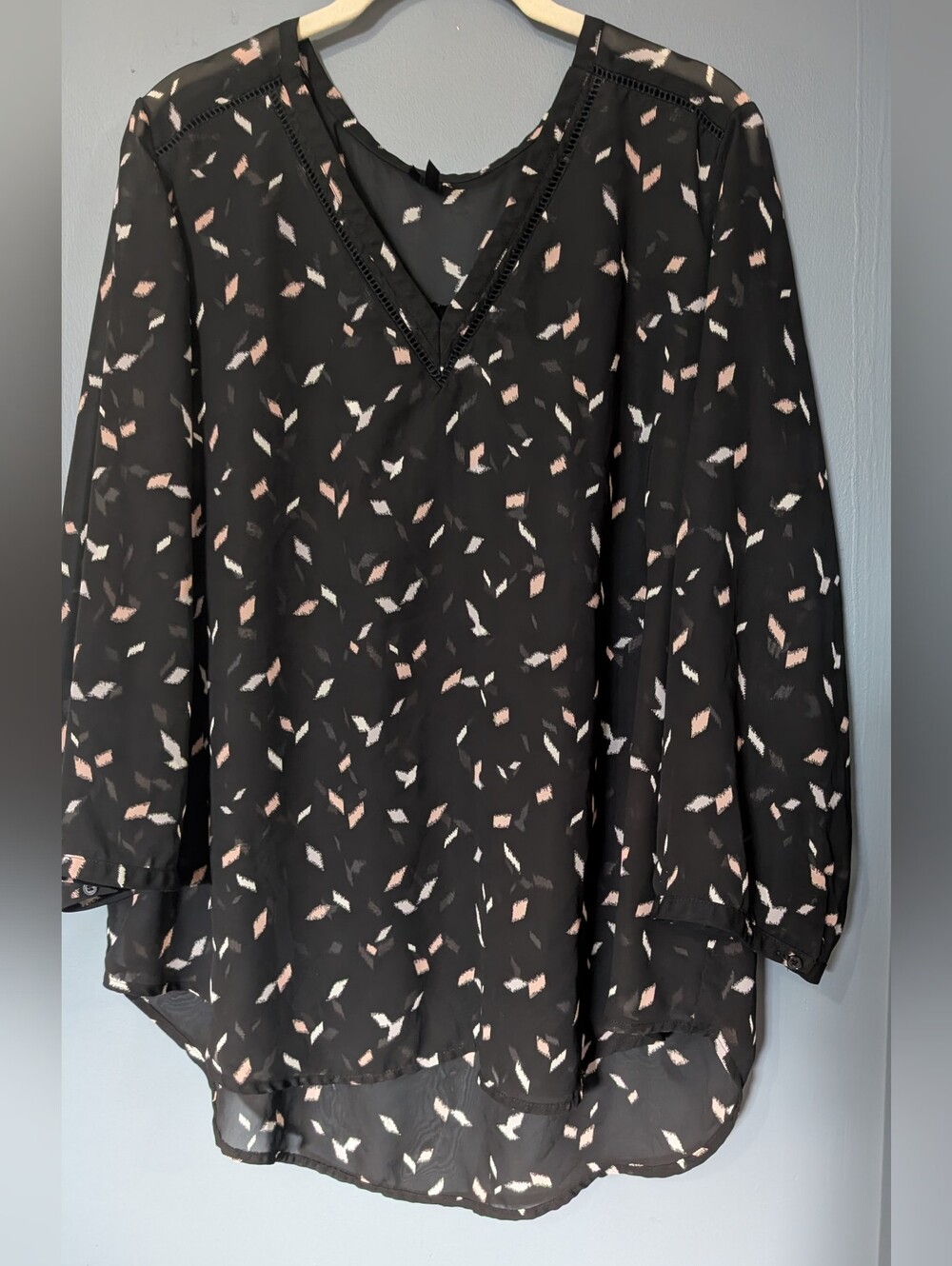 EUC Ladies Printed V-Neck Blouse XL *E13